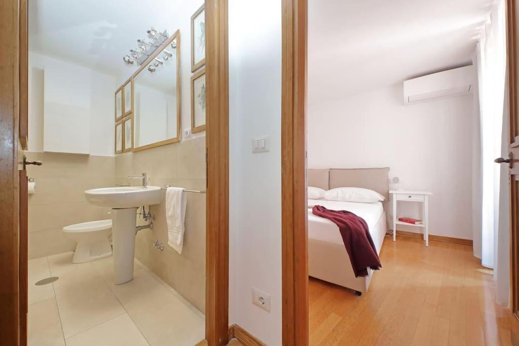 Appartement First Check Q,r-code --via Dell'orso Charme
